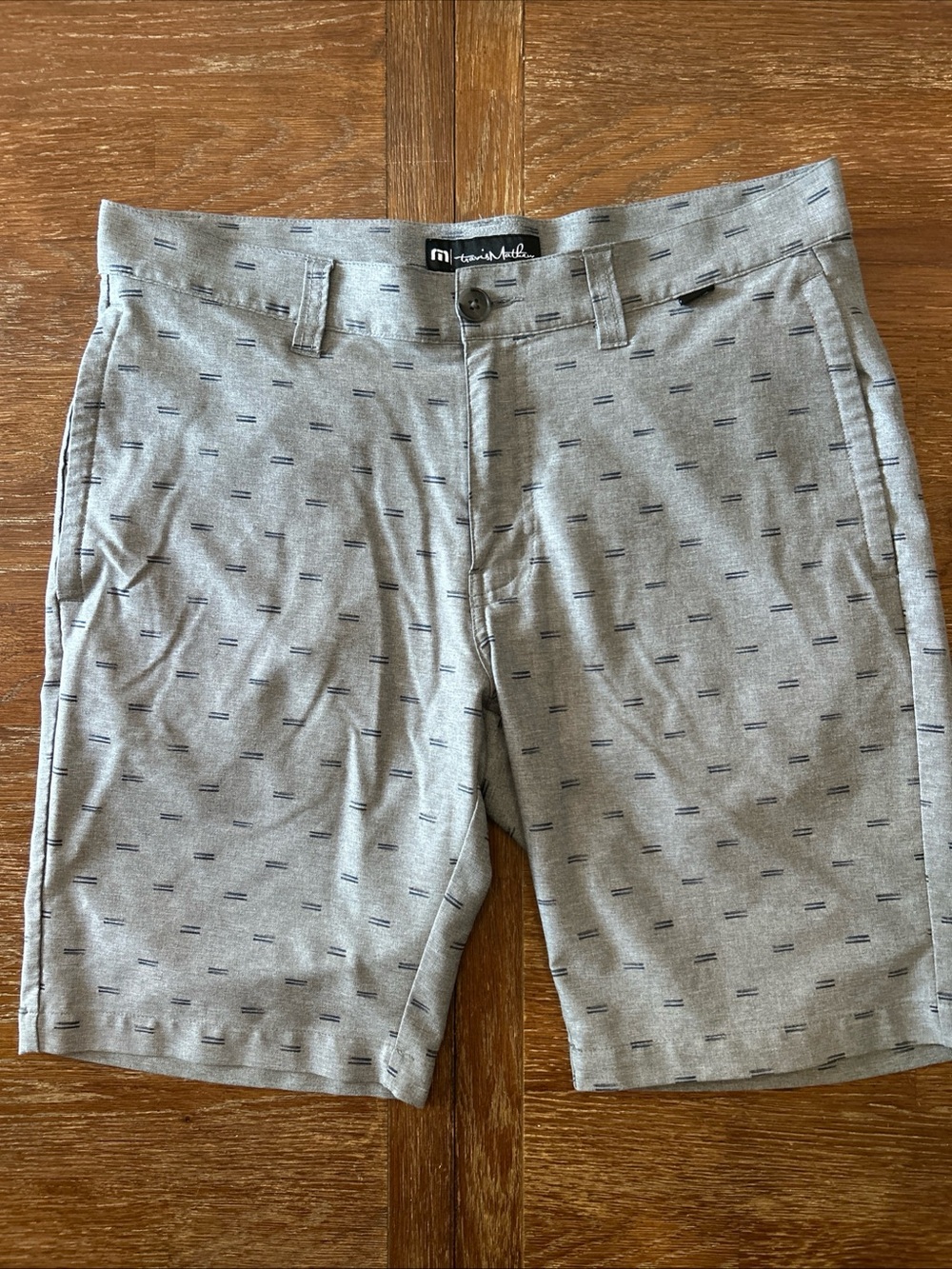 Travis Mathew Men's Grey Patterned Performance Shorts Size 32